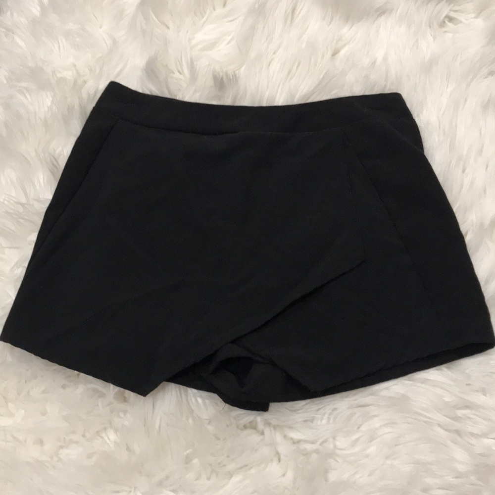 Black skort